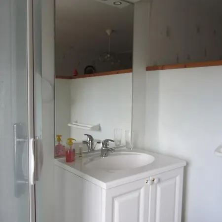 Oda ve Kahvaltı La Robiniere 3*